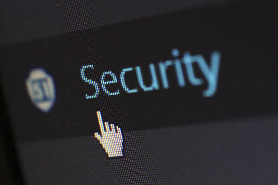 ciberseguridad pymes Antivirus tradicional vs EDR gestionado para ciberseguridad pymes La mayoría de los negocios pequeños y